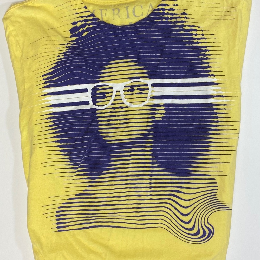 American Eagle men’s yellow short sleeve graphic Y2K t shirt
